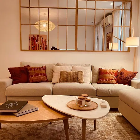 Renting - Paganini - Spacious - 2 Bedrooms - King Bed - Bathtub - Heart Of דירה *