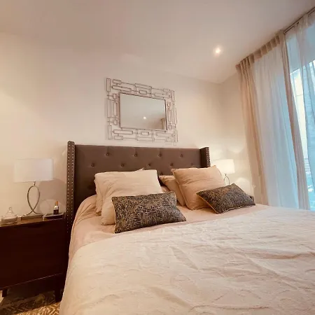 Renting - Paganini - Spacious - 2 Bedrooms - King Bed - Bathtub - Heart Of Appartement