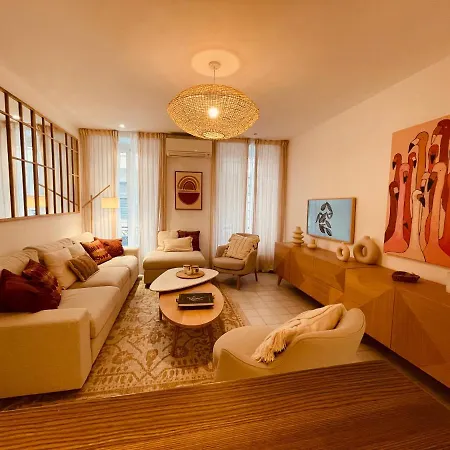 아파트 Renting - Paganini - Spacious - 2 Bedrooms - King Bed - Bathtub - Heart Of