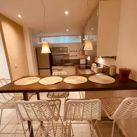 Renting - Paganini - Spacious - 2 Bedrooms - King Bed - Bathtub - Heart Of