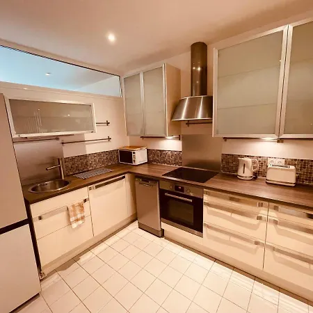 Renting - Paganini - Spacious - 2 Bedrooms - King Bed - Bathtub - Heart Of *