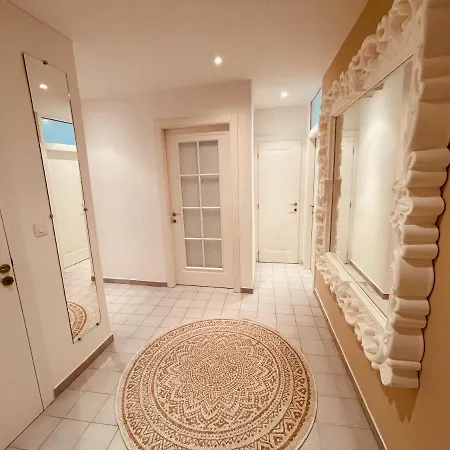 Renting - Paganini - Spacious - 2 Bedrooms - King Bed - Bathtub - Heart Of 아파트 *