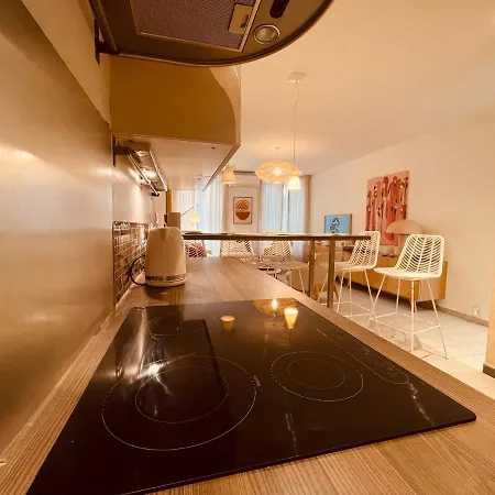 아파트 Renting - Paganini - Spacious - 2 Bedrooms - King Bed - Bathtub - Heart Of