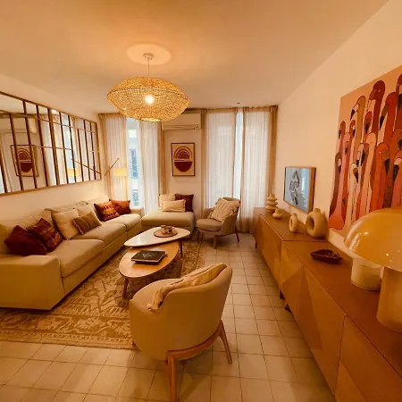 Renting - Paganini - Spacious - 2 Bedrooms - King Bed - Bathtub - Heart Of Διαμέρισμα