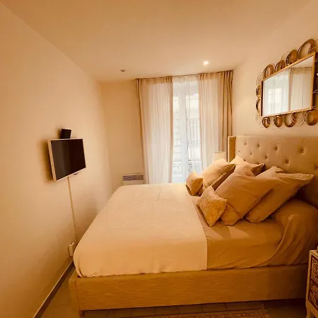 Renting - Paganini - Spacious - 2 Bedrooms - King Bed - Bathtub - Heart Of Νίκαια