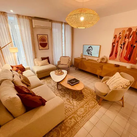 Renting - Paganini - Spacious - 2 Bedrooms - King Bed - Bathtub - Heart Of