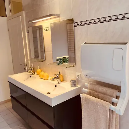 Renting - Paganini - Spacious - 2 Bedrooms - King Bed - Bathtub - Heart Of *